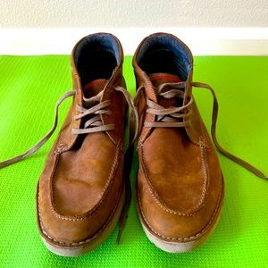 Mens Clarks “Vargo” mid boot size 10